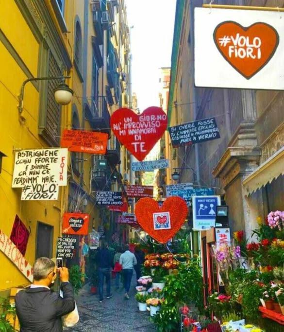 I Tre Re Via Toledo Nápoly Kültér fotó